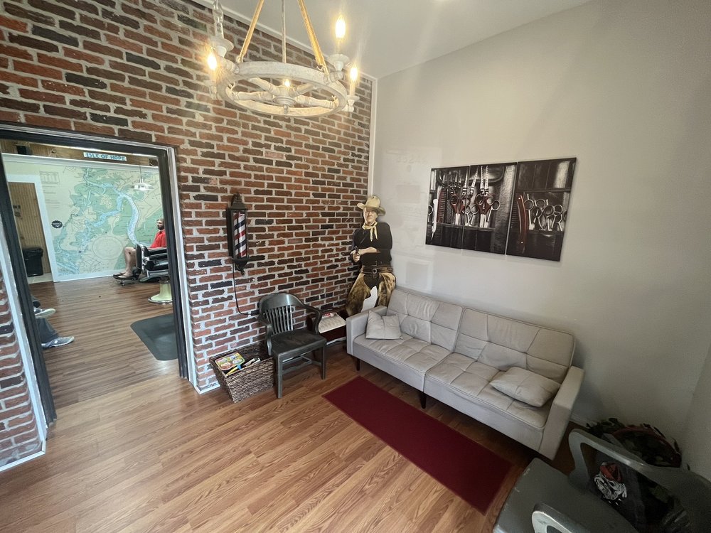 MURRAY’S BARBER SHOP Updated October 2024 8524A Ferguson Ave, Savannah, Barbers