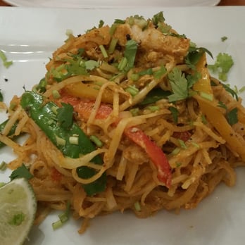 Tibet Cafe - Chicken padthai - Himalayan/Nepalese Near Me - Toronto, Ontario