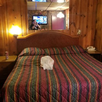 Poplar Motel - Hotels Near Me - Flat Rock, Michigan