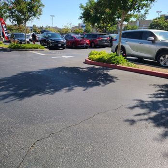Old Navy - Parking area - Women's Clothing Near Me - Pasadena, California