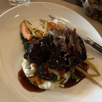 Reds' Bistro - Filet mignon - New American Near Me - Loomis, California