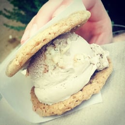 Cinnamon Toast Crunch & oatmeal raisin cookies with coffee kahlua ice cream. Yummmm! Cinnamon Toast Crunch & oatmeal raisin cookies with coffee kahlua ice cream. Yummmm!