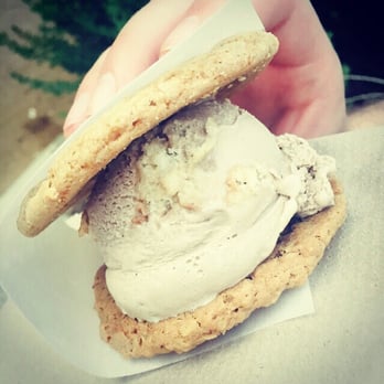 Coolhaus - Cinnamon Toast Crunch & oatmeal raisin cookies with coffee kahlua ice cream. Yummmm! - Street Vendors Near Me Coolhaus - Cinnamon Toast Crunch & oatmeal raisin cookies with coffee kahlua ice cream. Yummmm! - Street Vendors Near Me