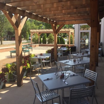 Dewey's Pizza - Worthington - Outside patio - Pizza Near Me - Worthington, Ohio