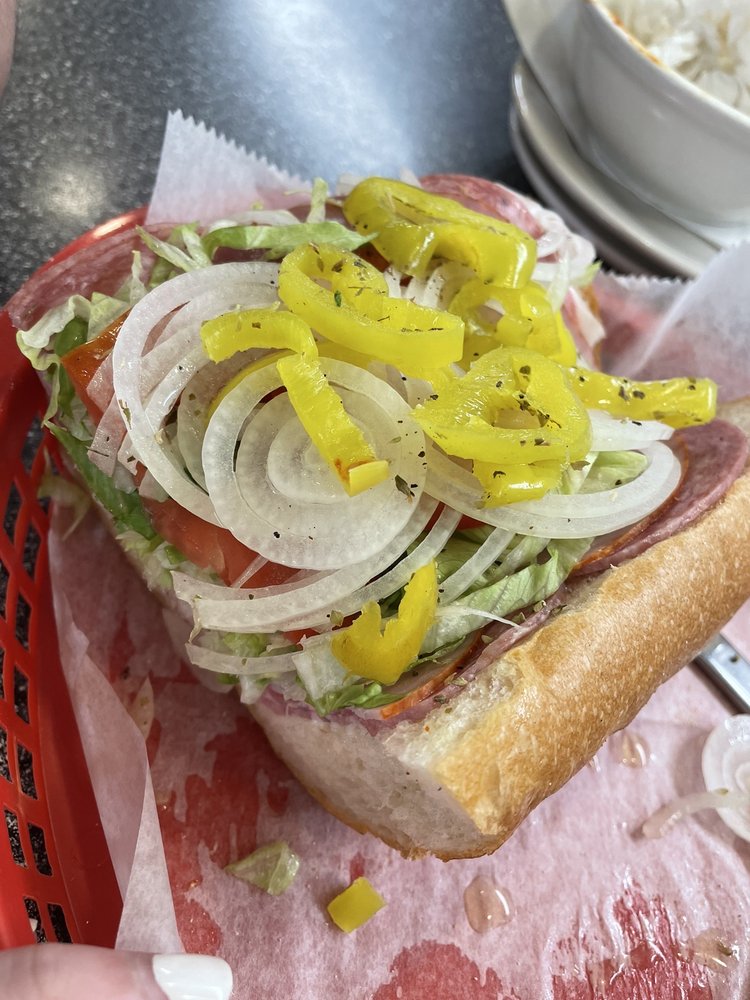 LYNN’S HOMETOWN DELI & TAKEOUT Updated October 2024 25 Photos & 21