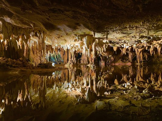 Luray Caverns by null