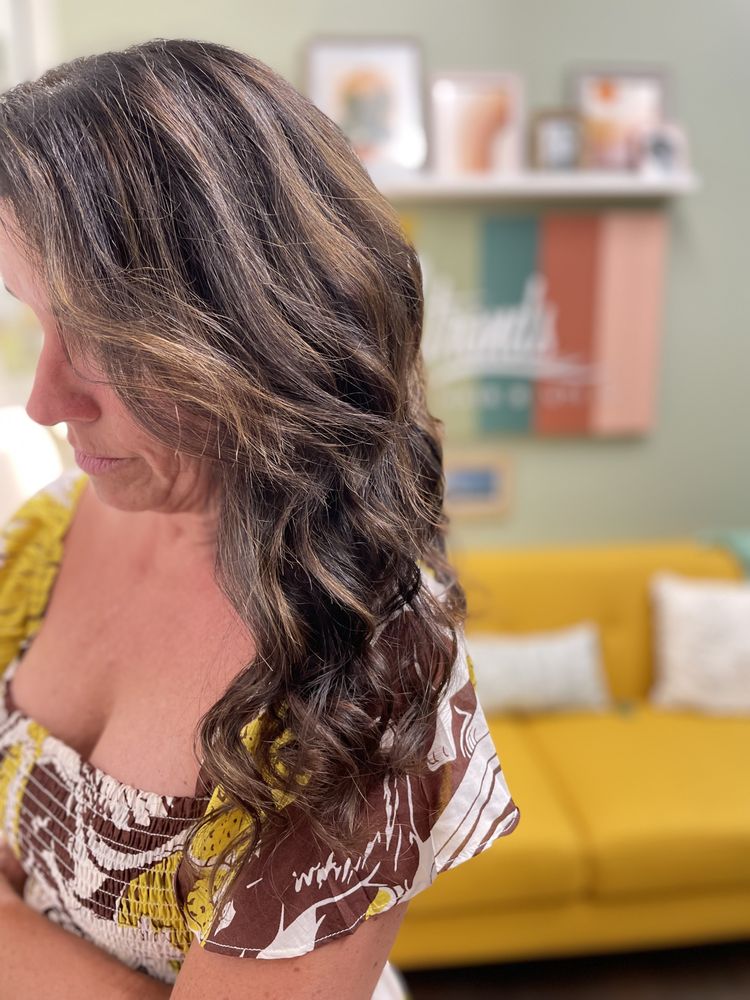 Strands Organic Hair lounge Image