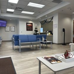 Premier Family Medical - Lindon - Empty waiting room while I wait !!!!!