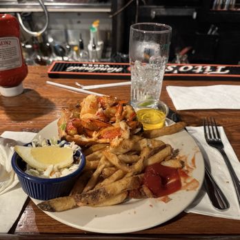 Boston Sail Loft - Lobster roll-hot - Bars Near Me - Boston, Massachusetts Boston Sail Loft - Lobster roll-hot - Bars Near Me - Boston, Massachusetts