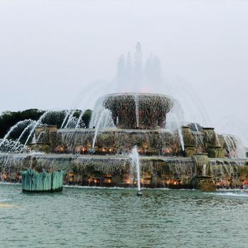 Buckingham Fountain - Landmarks & Historical Buildings Near Me - Chicago, Illinois