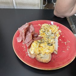 Chelsea - Brød med æg og bacon