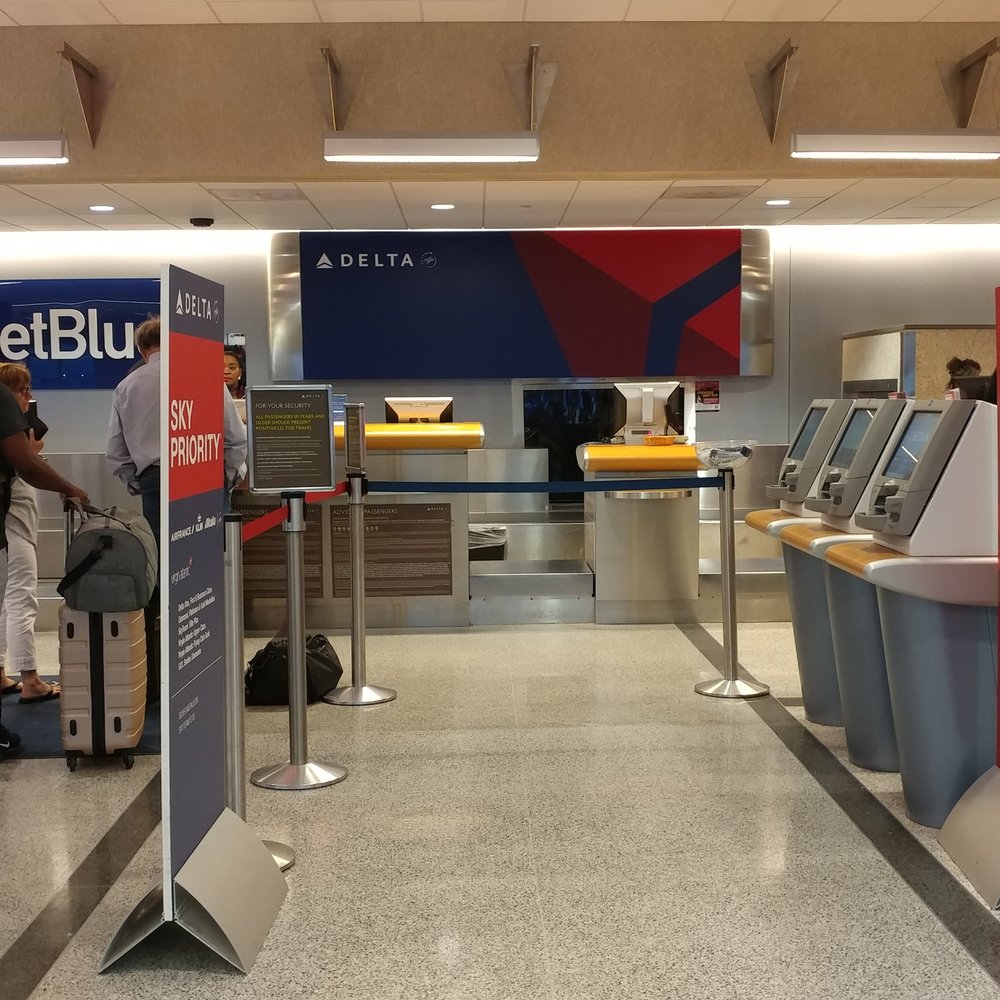 Delta Air Lines - Delta at HOU (Hobby) - Airlines Near Me - Houston, Texas Delta Air Lines - Delta at HOU (Hobby) - Airlines Near Me - Houston, Texas