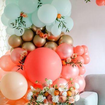 Hello Pretty Events - Closer look so you can see the little cutie oranges scattered elegantly throughout the balloon arch and floral centerpiece. - Party & Event Planning Near Me - Fullerton, California