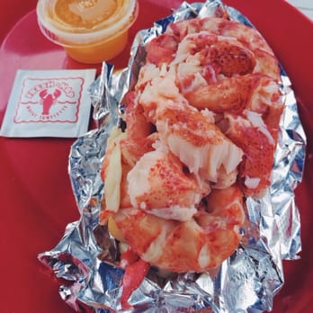 Red's Eats - Lobster roll - Seafood Near Me - Wiscasset, Maine Red's Eats - Lobster roll - Seafood Near Me - Wiscasset, Maine