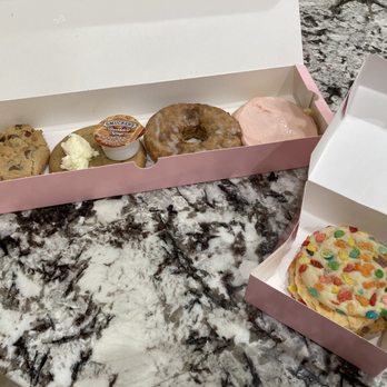 Crumbl - Riverside - Cookies - Bakeries Near Me - Riverside, California