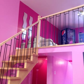 Crazy Nails - Upstairs lounge area - Nail Salons Near Me - Ottawa, Ontario
