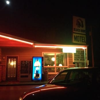 Black Hawk Motel - Hotels Near Me - Wisconsin Dells, Wisconsin