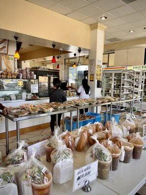 Banh Mi & Che Cali by null