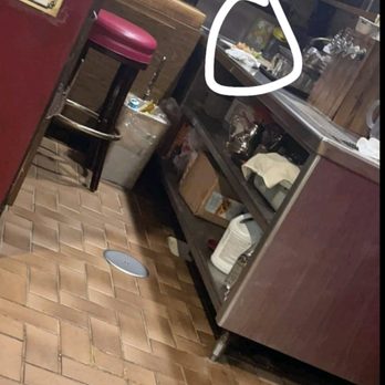 Happy Oriental Garden - Cross contamination beware. Employees meal by glasses on beverage counter with flies and dirty rag - Chinese Near Me - Longview, Washington Happy Oriental Garden - Cross contamination beware. Employees meal by glasses on beverage counter with flies and dirty rag - Chinese Near Me - Longview, Washington