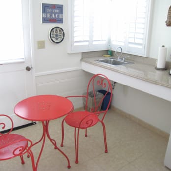 The Eagle Inn - kitchen - Hotels Near Me - Santa Barbara, California The Eagle Inn - kitchen - Hotels Near Me - Santa Barbara, California