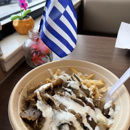 Gyro bowl with fries as base