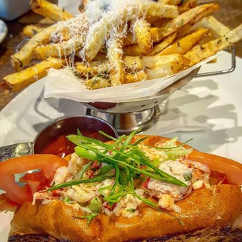 Siena Tavern - Lobster Roll //citrus poached lobster, bacon vinaigrette, sliced tomato, herb mayo, toasted brioche. Served with parmesan-sage fries. - Italian Near Me - Chicago, Illinois