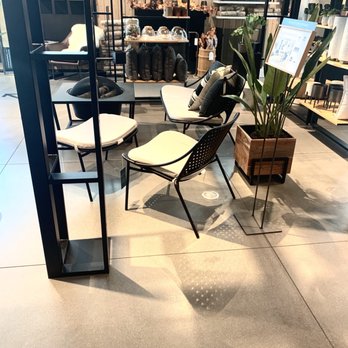 Crate & Barrel - Patio display - Furniture Stores Near Me - Beverly Hills, California Crate & Barrel - Patio display - Furniture Stores Near Me - Beverly Hills, California