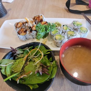 Kitano Sushi - Lunch special - Maki Set A - 6 piece cucumber avacado roll & 6 piece yam tempura roll + Miso soup and salad - Japanese Near Me - Richmond Hill, Ontario
