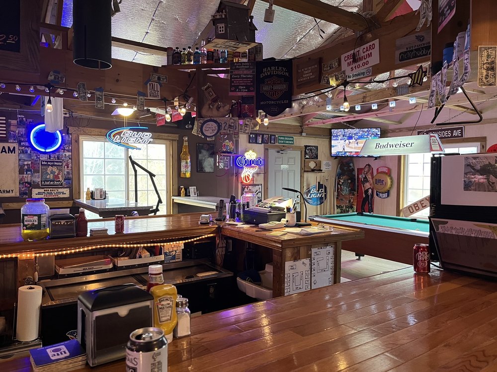 Ricky Bobby's Roadhouse Logo