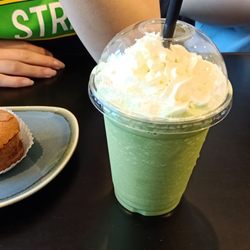 Bunker 64 - Green tea frappe and chocolate macaron