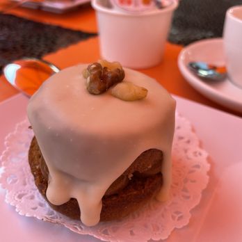 Besties - Walnut pumpkin cake with dulce de leche and white chocolate - Empanadas Near Me - Alpharetta, Georgia Besties - Walnut pumpkin cake with dulce de leche and white chocolate - Empanadas Near Me - Alpharetta, Georgia