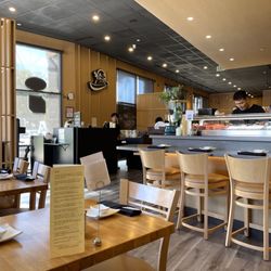 Kinja Sushi - Door just opened for lunch (10/2024)