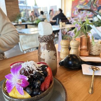 Ojo de Agua - Açaí bowl with the Nutella iced coffee - Juice Bars & Smoothies Near Me - Houston, Texas Ojo de Agua - Açaí bowl with the Nutella iced coffee - Juice Bars & Smoothies Near Me - Houston, Texas
