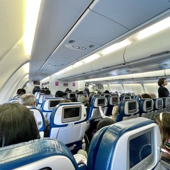 Hawaiian Airlines - Seating arrangement is 2-4-2. - Airlines Near Me - Honolulu, Hawaii Hawaiian Airlines - Seating arrangement is 2-4-2. - Airlines Near Me - Honolulu, Hawaii