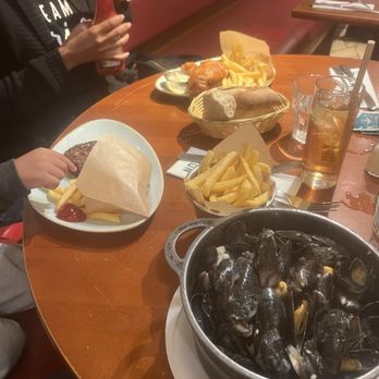 Léon de Bruxelles - Moules frites Roqefort, Fish n Chips, and Viande Hache for the kid. All fantastic! - Seafood Near Me - Paris, 75 Léon de Bruxelles - Moules frites Roqefort, Fish n Chips, and Viande Hache for the kid. All fantastic! - Seafood Near Me - Paris, 75
