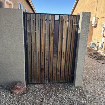 Extreme Handyman - Wood Gate Before - Broken Plank, missing screws and bolts - Handyman Near Me