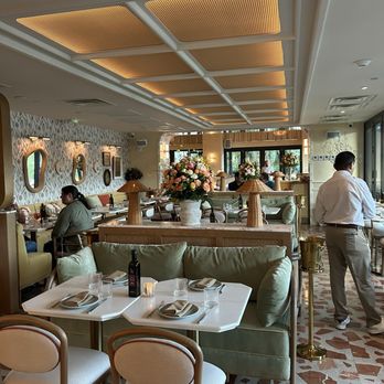 Elia - The middle of the restaurant - Italian Near Me - Miami, Florida
