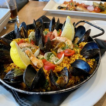 Les Pyrénées - Seafood Paella sooo good! - Spanish Near Me - Montreal, Quebec Les Pyrénées - Seafood Paella sooo good! - Spanish Near Me - Montreal, Quebec