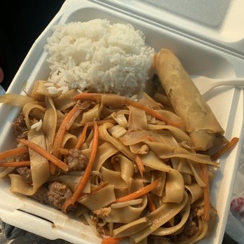 Sally's Kitchen - Beef chow fun lunch - Chinese Near Me - Fort Collins, Colorado