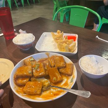 Corner 17 - Jiangshao tofu, cream cheese wontons - Chinese Near Me - Saint Louis, Missouri Corner 17 - Jiangshao tofu, cream cheese wontons - Chinese Near Me - Saint Louis, Missouri