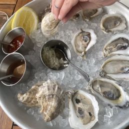 happy hour oysters!