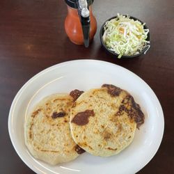 El Tazumal - Dinner is served (pupusas)