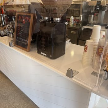 Hot Lips Coffee Shop - Pickup counter - Coffee & Tea Near Me - Cathedral City, California Hot Lips Coffee Shop - Pickup counter - Coffee & Tea Near Me - Cathedral City, California