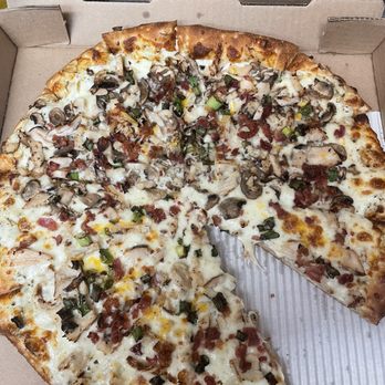 New York Pizza - White sauce, chicken, bacon, mushroom, green onions, cheddar cheese - Pizza Near Me - Elk Grove, California New York Pizza - White sauce, chicken, bacon, mushroom, green onions, cheddar cheese - Pizza Near Me - Elk Grove, California