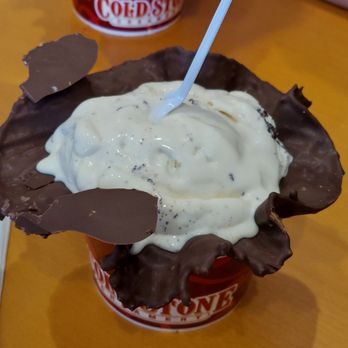 Cold Stone Creamery - One Smart Brookie in the chocolate dipped waffle bowl - Ice Cream & Frozen Yogurt Near Me - Kissimmee, Florida Cold Stone Creamery - One Smart Brookie in the chocolate dipped waffle bowl - Ice Cream & Frozen Yogurt Near Me - Kissimmee, Florida