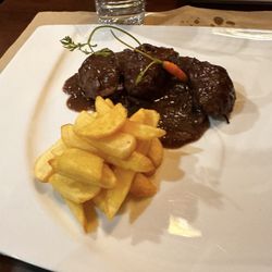 El ricon de Pepe - CARRILLERA IBÉRICA ESTOFADA AL VINO TINTO DE LA SIERRA SUR. (Beef cheeks). - delicious