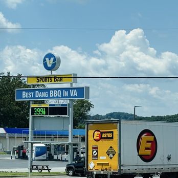 Smiley's Bar-B-Q - Truck drivers and tourists oh my! - Barbeque Near Me - Raphine, Virginia
