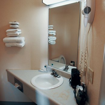 Heritage Place Inn - bathroom - Hotels Near Me - Markle, Indiana