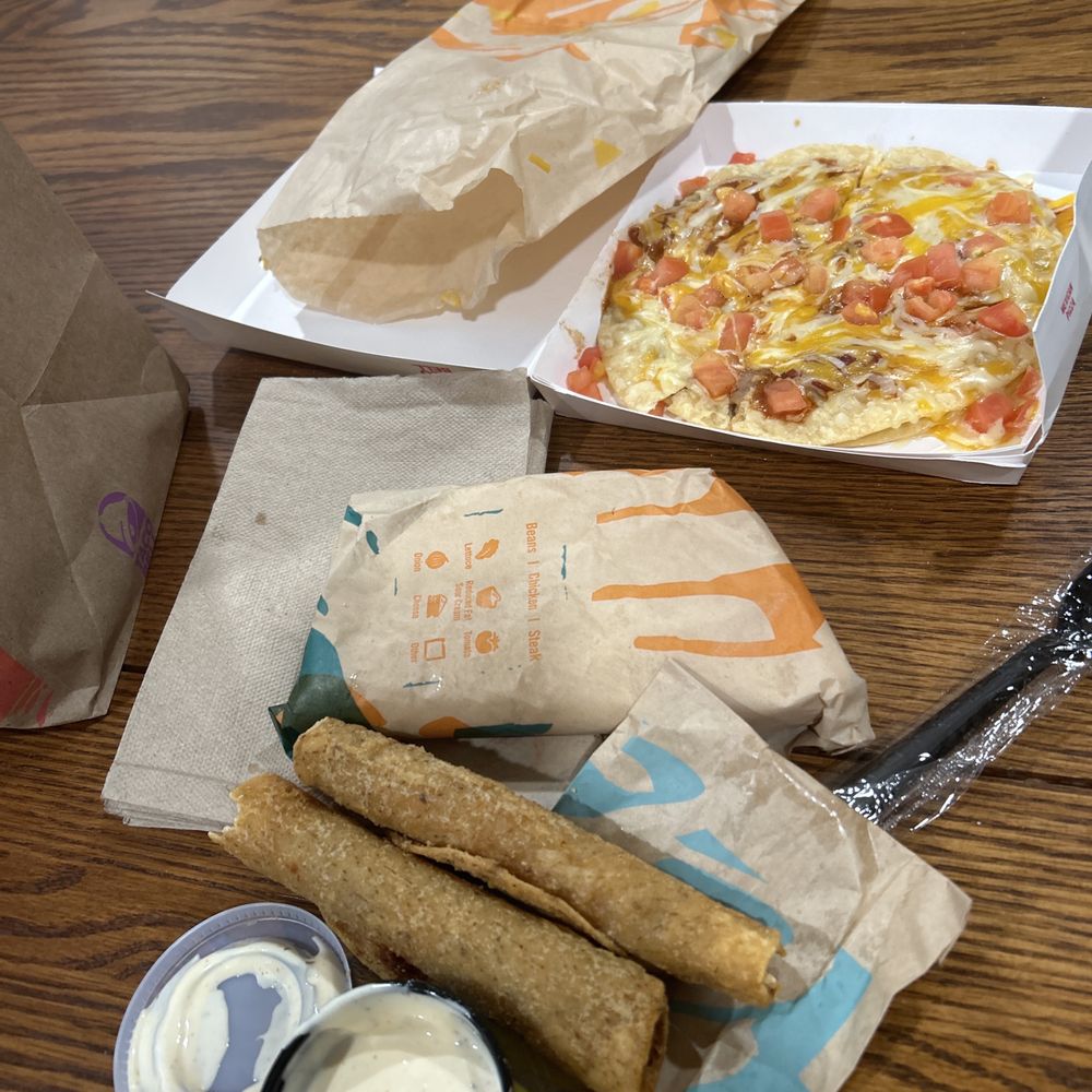 Cheesy Gordita Crunch, Mexican Pizza Cheesy Gordita Crunch, Mexican Pizza