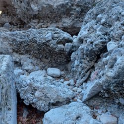 Devil's Hall Trail - Cool rock formations along the devil's Hall Trail